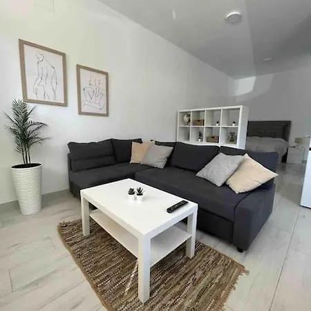 Estudio Playa La Misericordia Apartment *